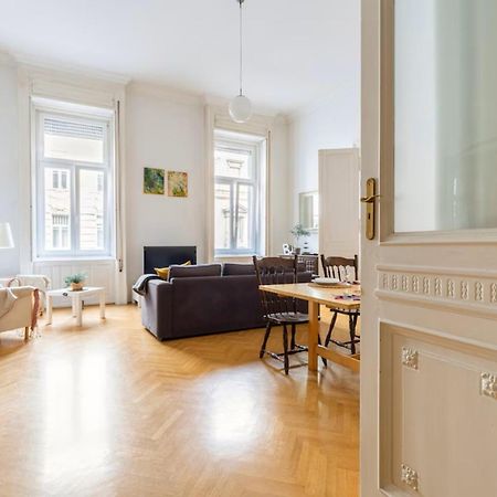 Bourgeois Elegance In The Heart Of Budapest Extérieur photo