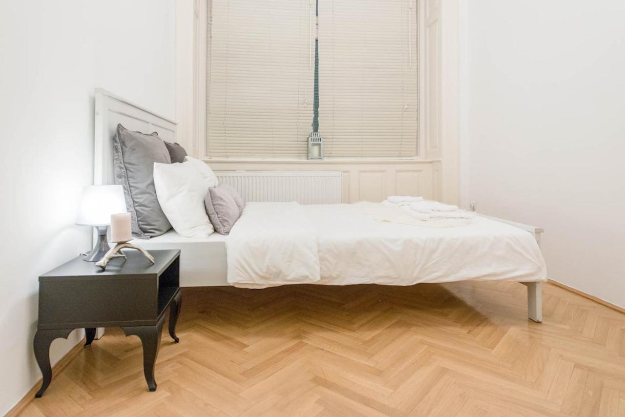 Bourgeois Elegance In The Heart Of Budapest Extérieur photo