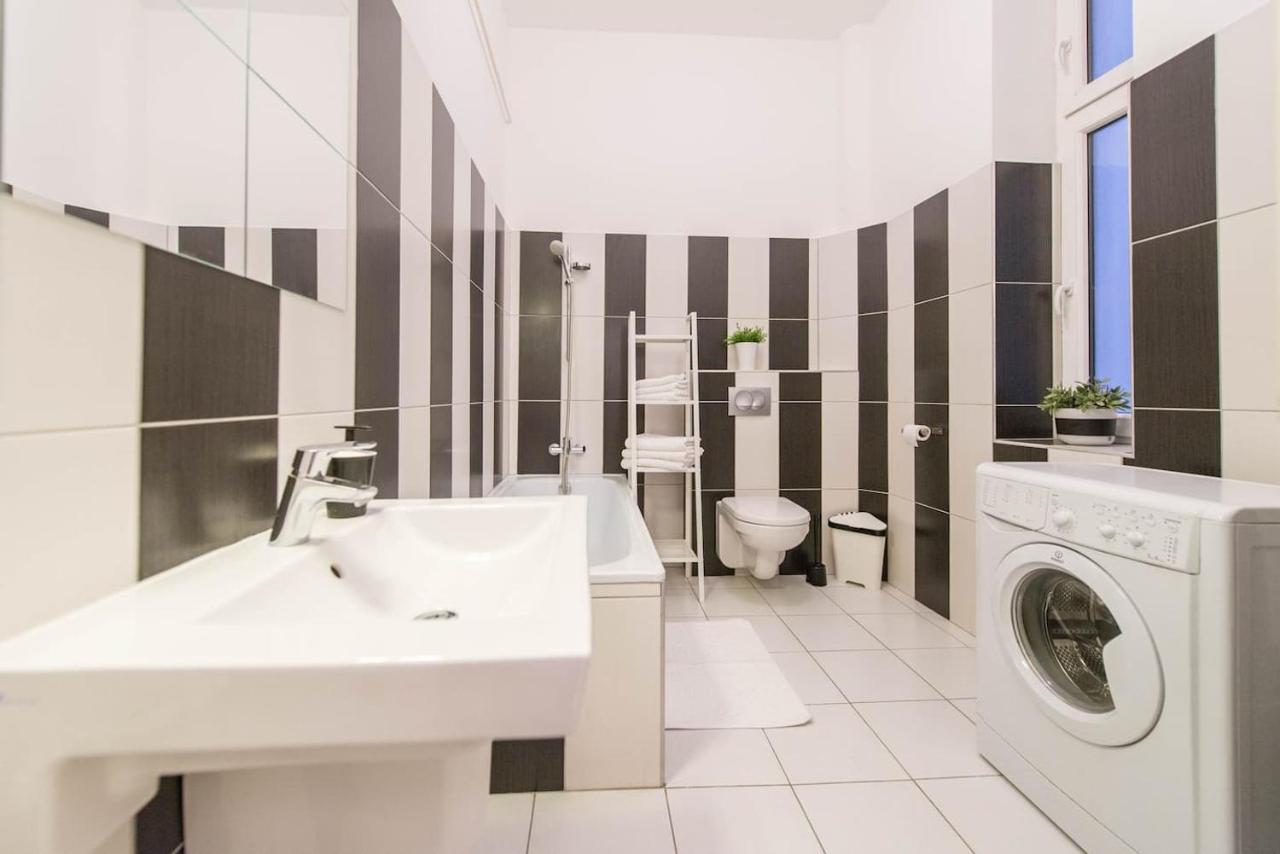Bourgeois Elegance In The Heart Of Budapest Extérieur photo