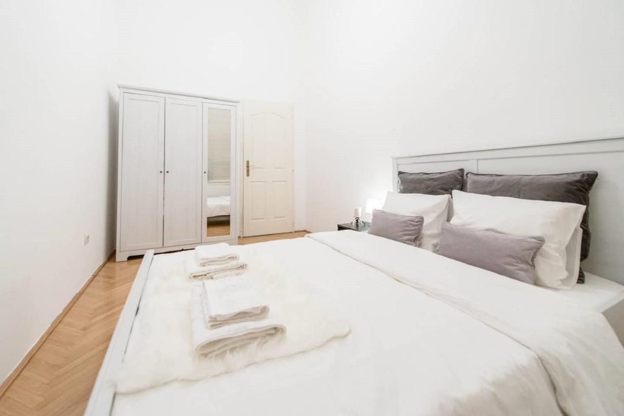 Bourgeois Elegance In The Heart Of Budapest Extérieur photo